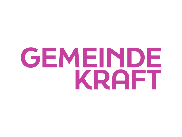 Logo-Schriftzug von GEMEINDEKRAFT in Lichtbrombeer auf weiß