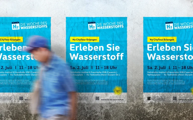 Plakate an einer Wand bei der H2 CityTour Erlangen